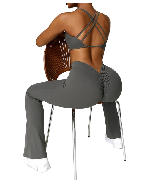 Utsvängda yogabyxor